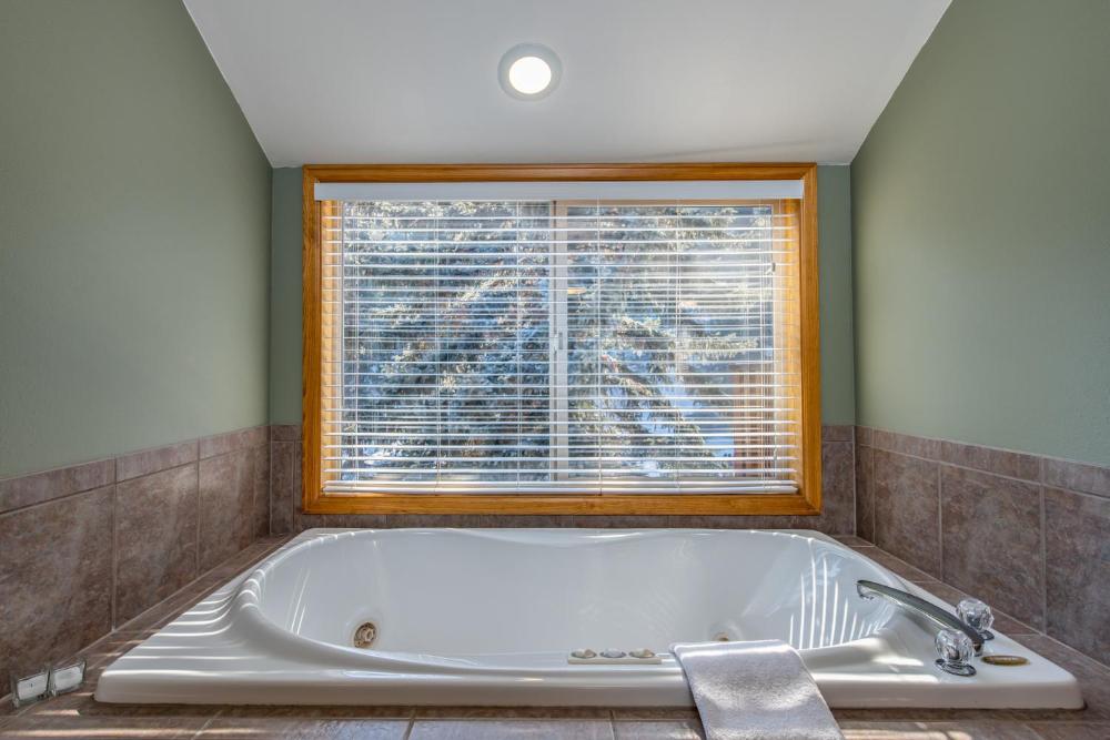 Riverview Suite interior